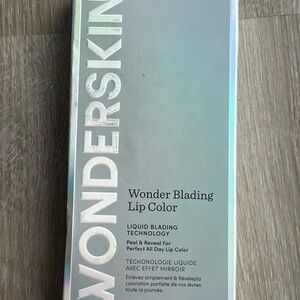 Wonderskin Liquid Blading Lip Color - Silver
